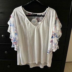 Unique white embroidered flutter sleeve top XL